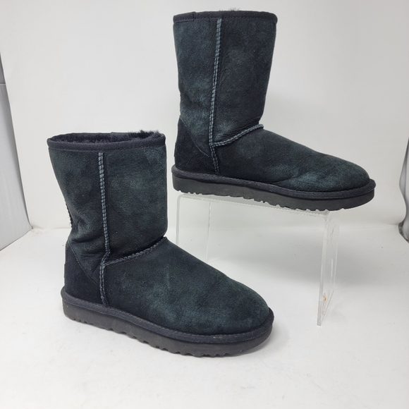 UGG Australia Women's Classic Short II Boot Style 1016223 - Picture 3 of 11